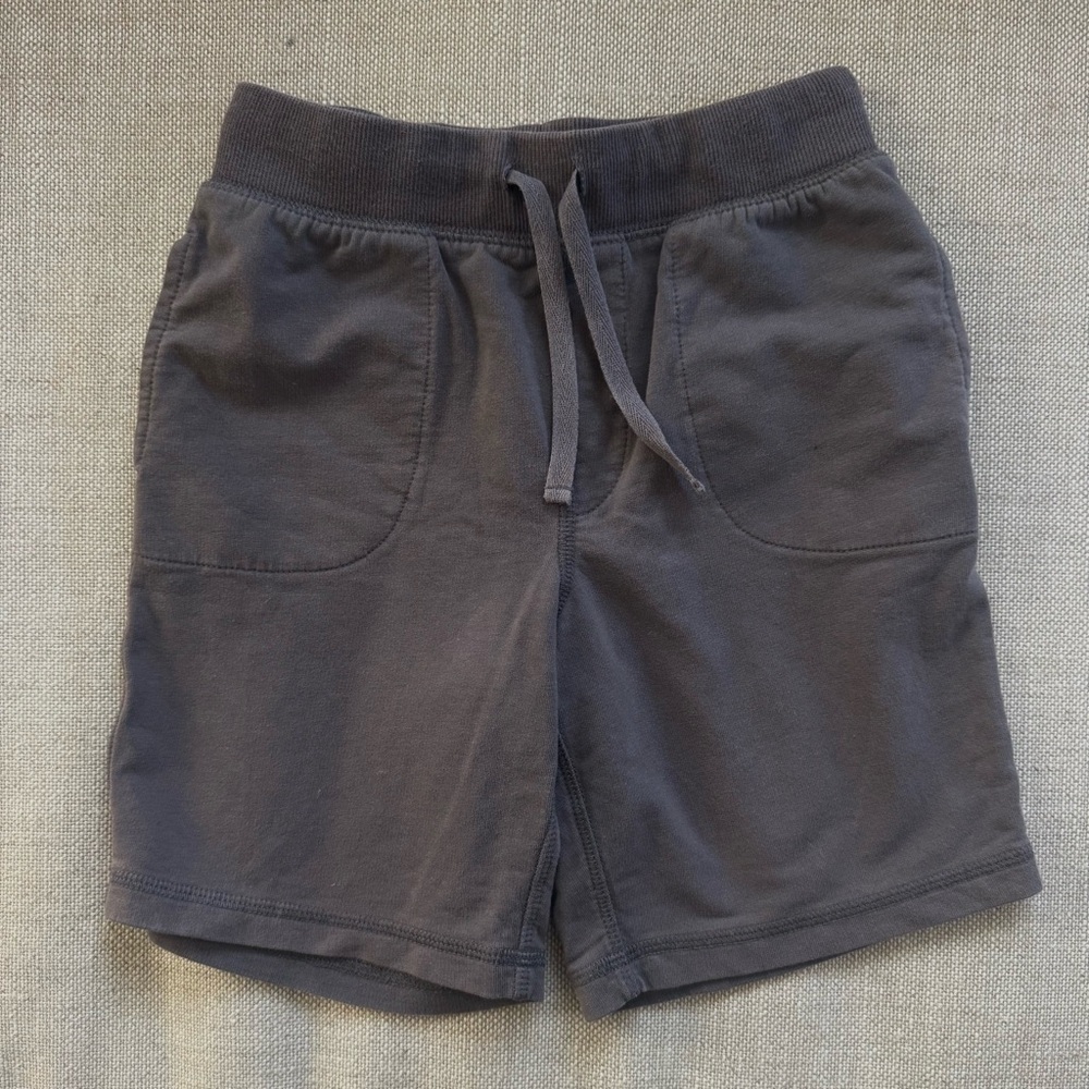 Primary kids gym short. 6-7